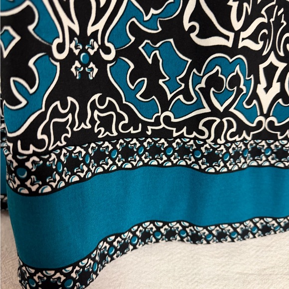 4/$15 White House Black Market Black and Teal Long Sleeve Dress - Picture 2 of 6